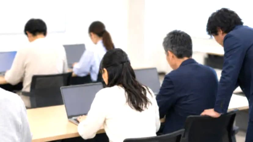 パソコンを使った職業訓練の授業風景